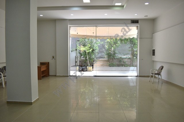 Store for rent in Komuna e Parisit area in Tirana, Albania